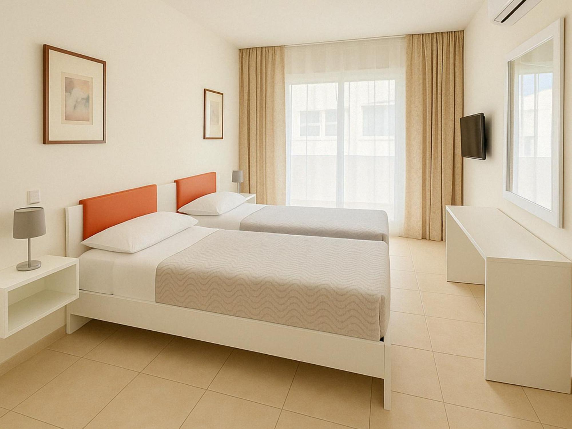Sechi Aparthotel Marbella - Self Service, With Parking Estepona Exterior photo