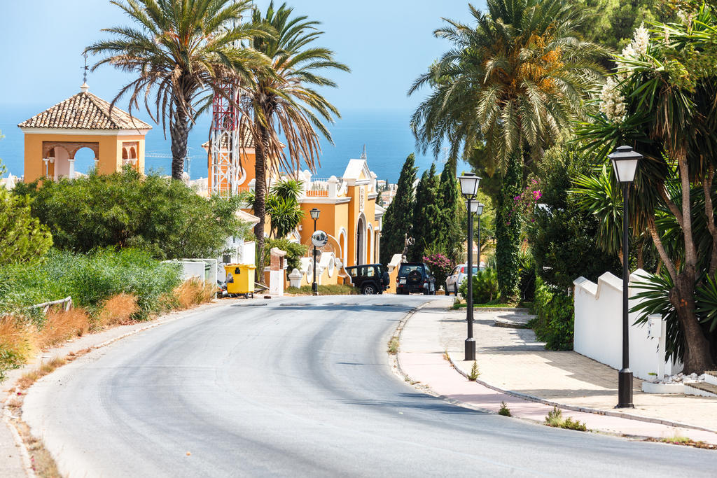 Sechi Aparthotel Marbella - Self Service, With Parking Estepona Exterior photo